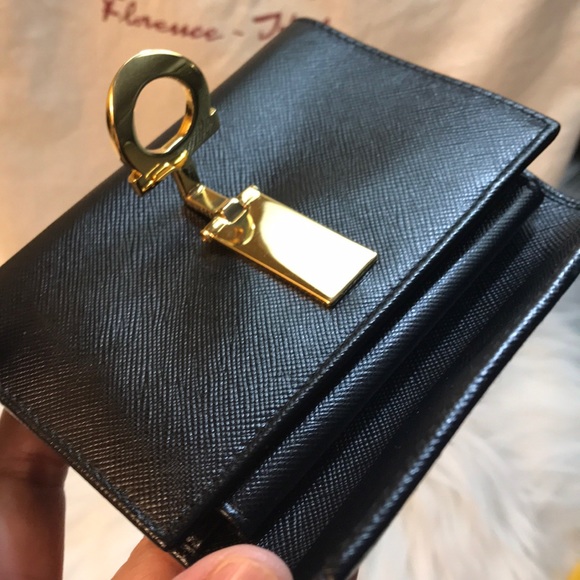 💕Preloved Salvatore Ferragamo Compact Wallet 💝🎁 - Picture 5 of 9